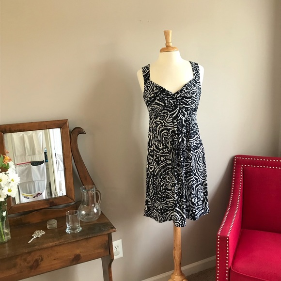 LOFT Dresses & Skirts - LOFT blue and white patterned midi dress